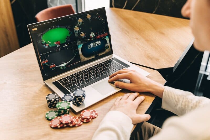 how to play poker for money online